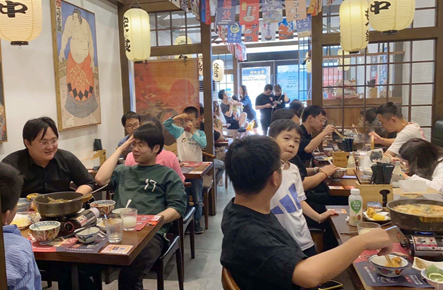 國(guó)慶長(zhǎng)假餐飲消費(fèi)增長(zhǎng)強(qiáng)勁，美團(tuán)商戶成長(zhǎng)計(jì)劃助商家到店交易增長(zhǎng)256%